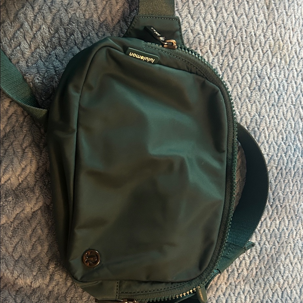 lululemon Everywhere Belt Bag 2L- Dark Teal